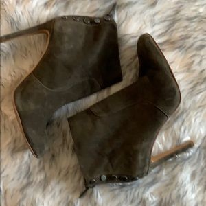 Vince Camino Bustell olive suede bootie 6.5
